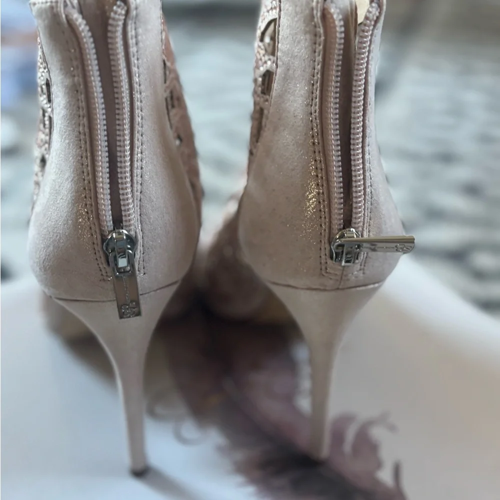 Jessica Simpson stiletto booties. Size 8 - Picture 6 of 7